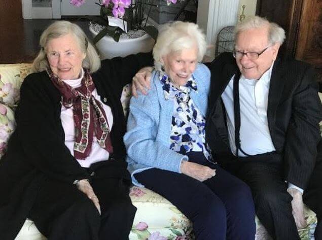 Howard Buffett three children Roberta Buffett Elliott, Doris Buffett, and Warren Buffett.